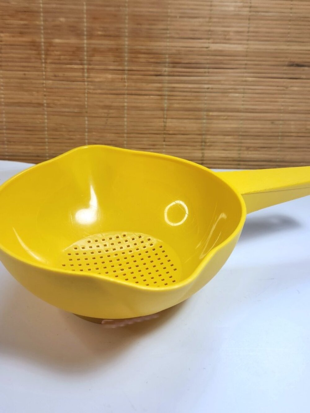 Vintage Tupperware Yellow 1 Quart Colander Strainer Handle #1200 Double Spout